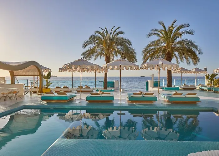 Luxury Hotels in Playa d'en Bossa near Hi Ibiza